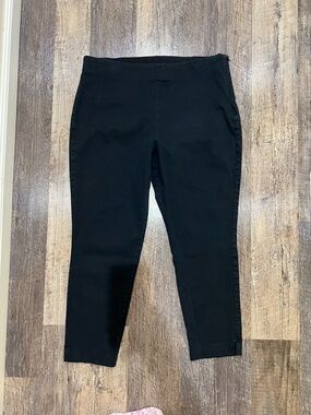 Old Navy Black Slim Straight Leg Ankle Pants. Size 18